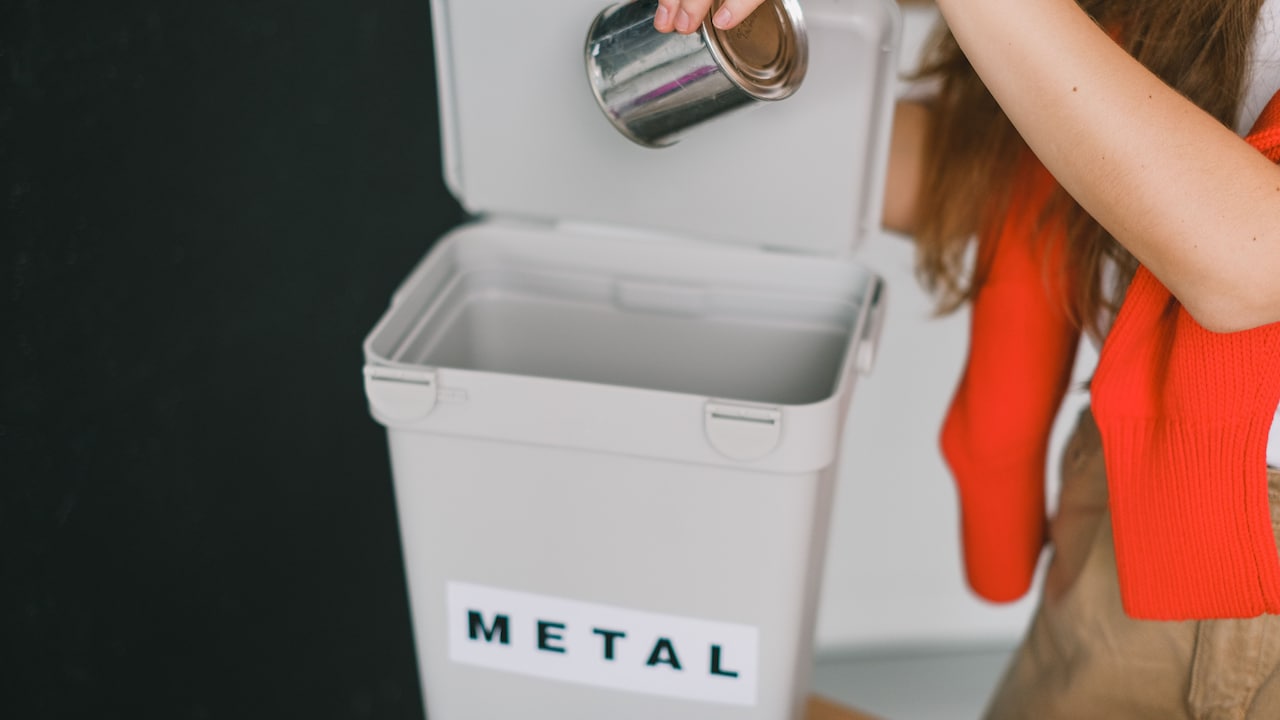 7 Smart Dustbins For Kitchens, Bathrooms And Touch-Free Disposal 7 Smart Dustbins For Kitchens, Bathrooms And Touch-Free Disposal