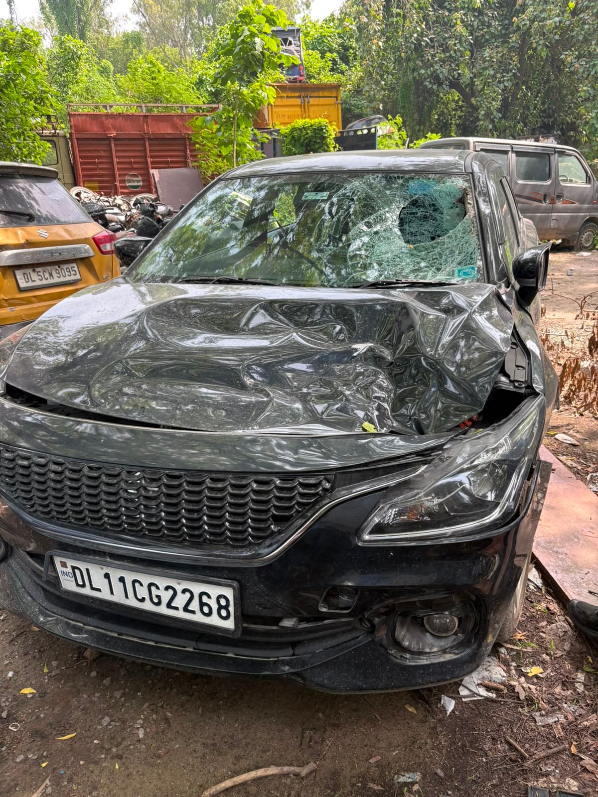 सिंघु बॉर्डर के पास कांस्टेबल को टक्कर मारने वाली कार, जिसे पुलिस ने सीज कर लिया है. सिंघु बॉर्डर के पास कांस्टेबल को टक्कर मारने वाली कार, जिसे पुलिस ने सीज कर लिया है.
