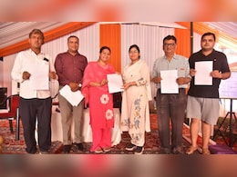 सास ने बहू के नाम लिख दिया घर तो भाइयों ने दिवंगत मां को याद कर बहनों के नाम कर दी पिता की संपत्ति