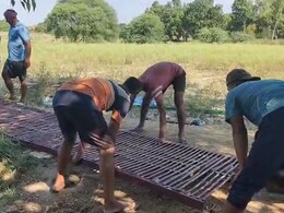 सांसद-विधायक ने नहीं सुनी बात तो ग्रामीणों ने खुद बना डाला पुल, 8 लाख चंदा जुटाकर लिखी आत्मनिर्भरता की मिसाल