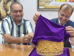 साईं बाबा को दान किया 1 करोड़ का सोने का मुकुट, गुरु पूर्णिमा पर हीरे-रत्नों से जड़ित अनोखा उपहार भेंट