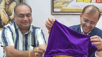 साईं बाबा को दान किया 1 करोड़ का सोने का मुकुट, गुरु पूर्णिमा पर हीरे-रत्नों से जड़ित अनोखा उपहार भेंट