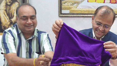 साईं बाबा को दान किया 1 करोड़ का सोने का मुकुट, गुरु पूर्णिमा पर हीरे-रत्नों से जड़ित अनोखा उपहार भेंट