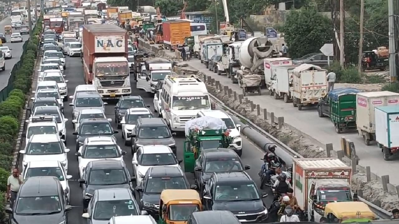 Delhi Jaipur Expressway NH 48 Traffic Jam: गुरुग्राम में लगा लंबा जाम Delhi Jaipur Expressway NH 48 Traffic Jam: गुरुग्राम में लगा लंबा जाम