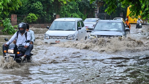 सावन में झूमकर बरसेंगे बदरा, दिल्ली, यूपी से बिहार तक 16 राज्यों में बारिश का अलर्ट, जानें आज का मौसम