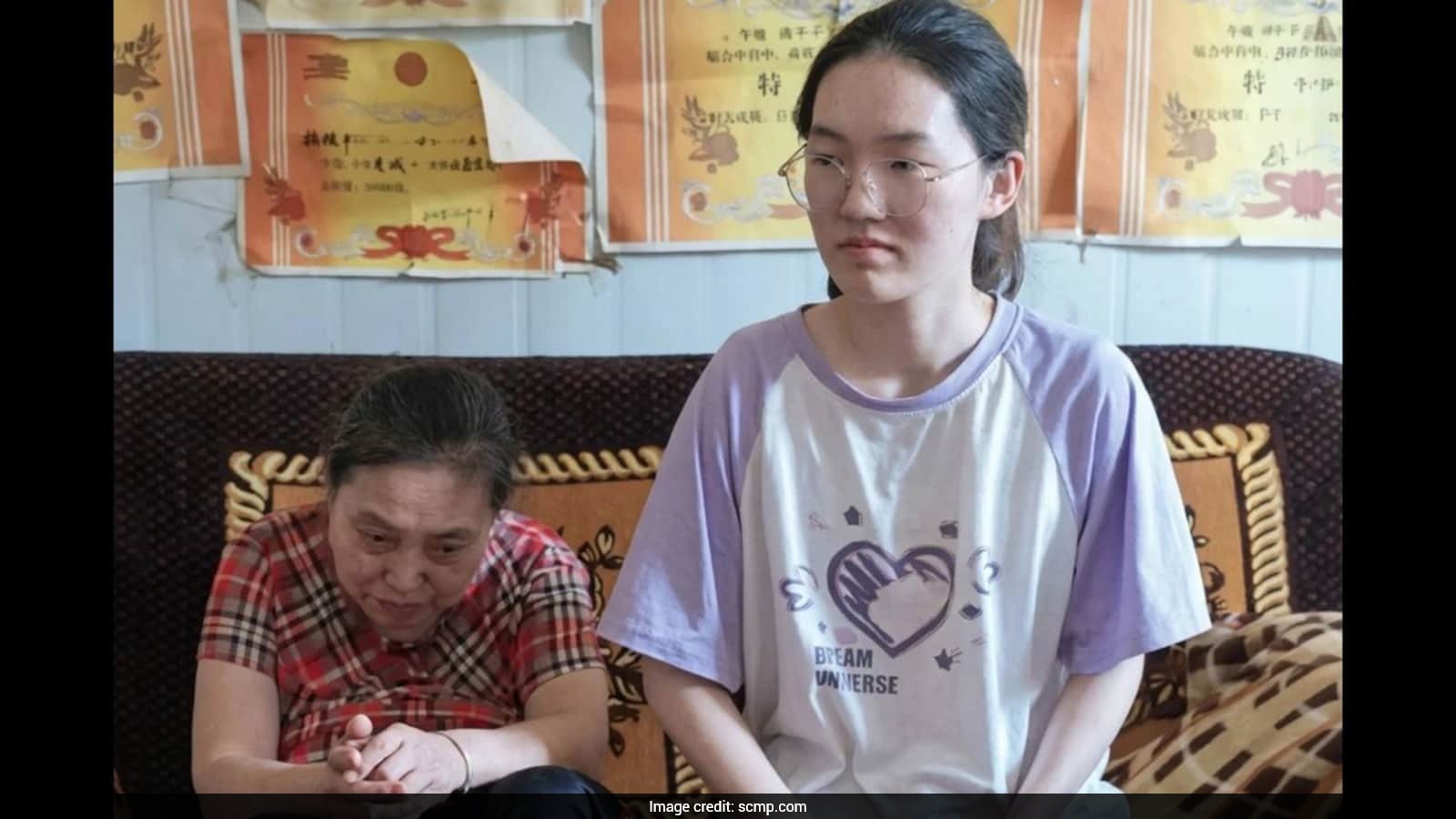 No Phone, No Private Tutors: Girl From Low-Income Family Tops China’s Gaokao