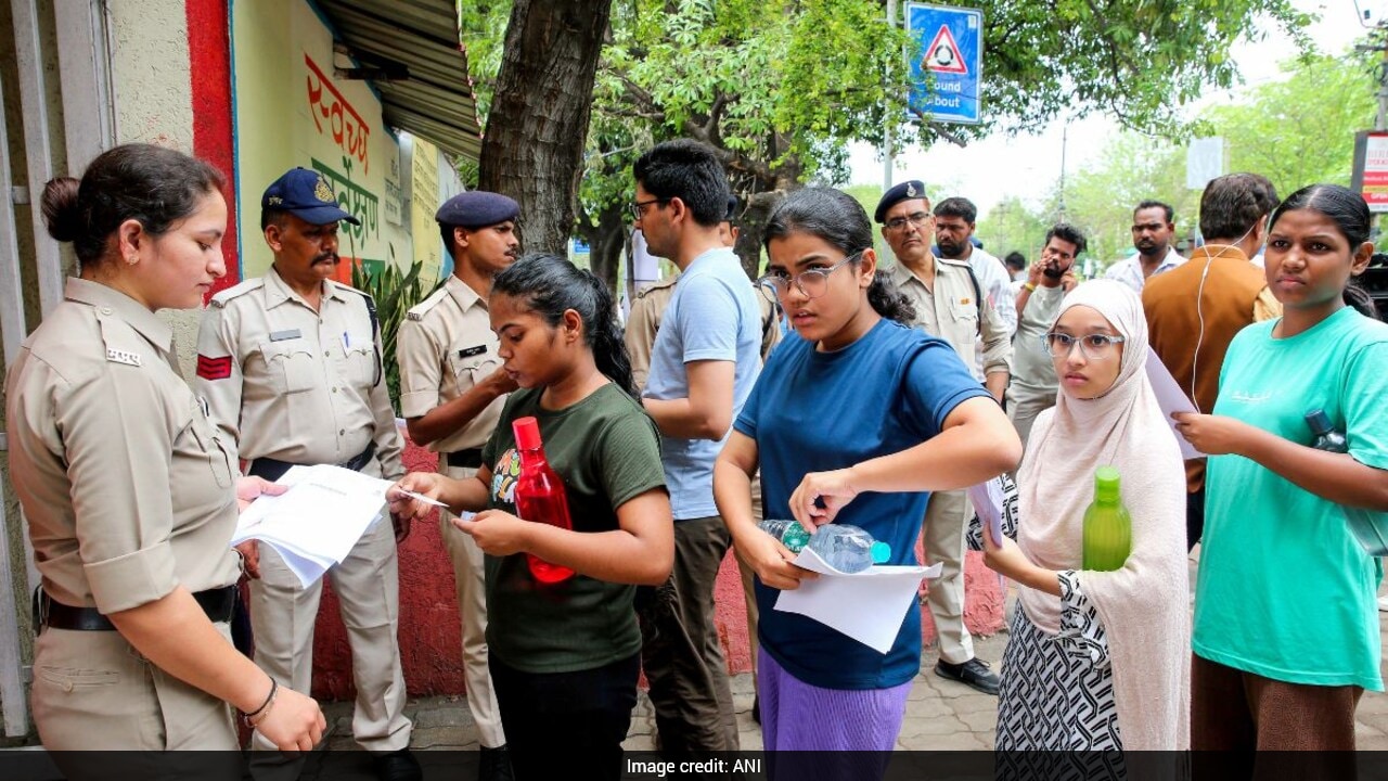 संसदीय पैनल की बैठक: क्या टुकड़ों में होगी NEET परीक्षा? अलग-अलग एंट्रेंस टेस्ट पर NTA ने दिया यह जवाब