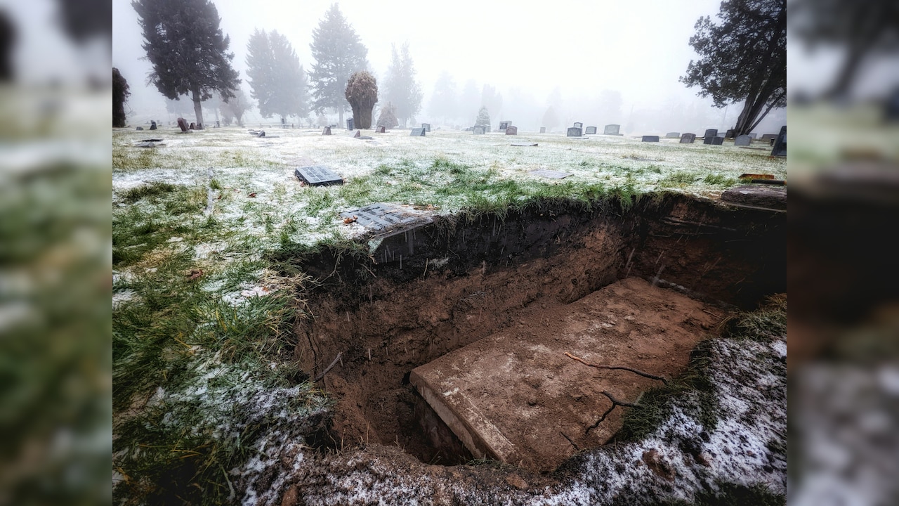 Chinese Man Buys Coffin And Fakes His Death To Escape Arrest. Police Uncover Bizarre Plot