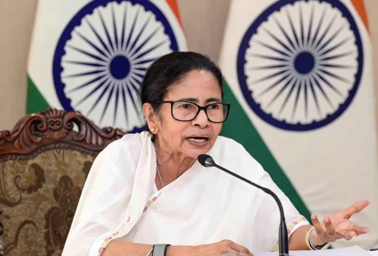 चुनाव आयोग के खिलाफ सुप्रीम कोर्ट पहुंचीं ममता बनर्जी, पार्टी सिंबल को लेकर फैसले को दी चुनौती