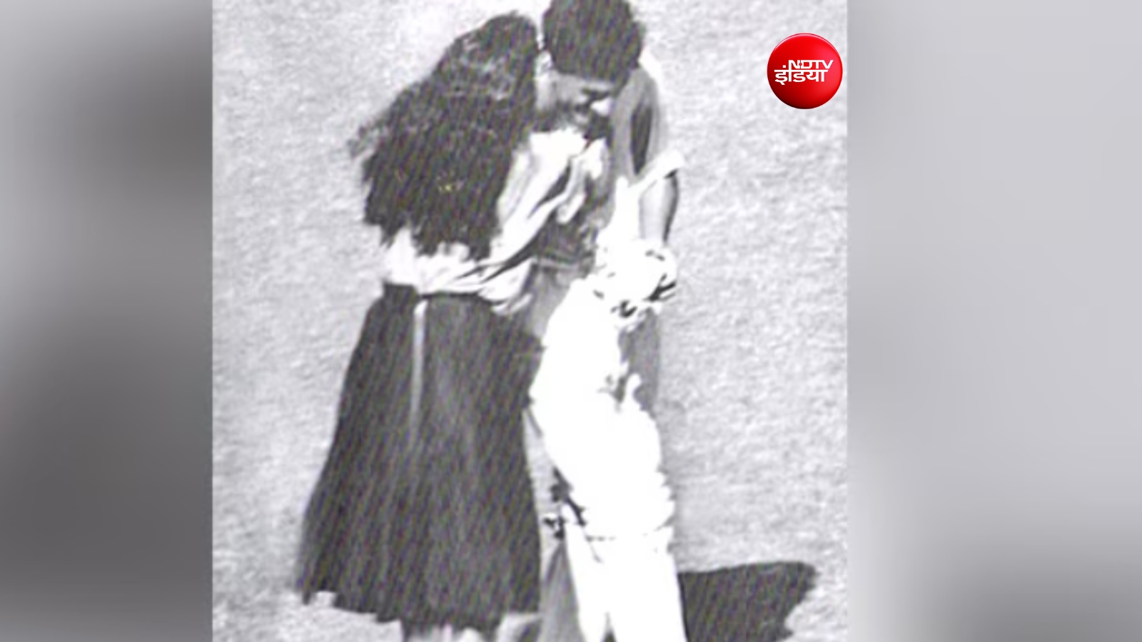 कौन  है भारत का पहला क्रिकेटर जिसे Live मैच में लड़की ने किया KISS, कहलाया ग्लैमर बॉय 