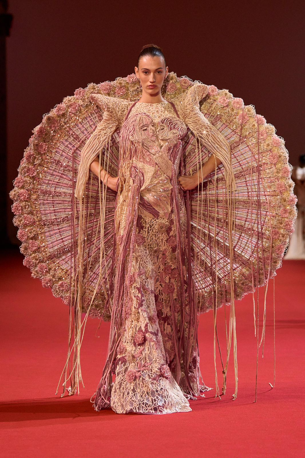 The couture presentation showcased traditional Indian techniques such as zardozi, hand embroidery, and fine threadwork. The couture presentation showcased traditional Indian techniques such as zardozi, hand embroidery, and fine threadwork.