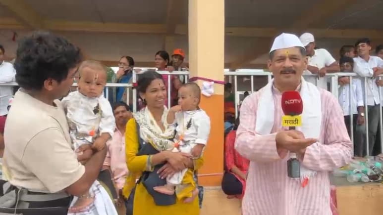 विठ्ठलाच्या चरणी अवघ्या काही महिन्यांचे चिमुरडे लीन; कोल्हापूरच्या जुळ्या वारकऱ्यांची अनोखी गोष्ट नक्की वाचा