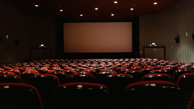 Woman Laughs At Movie Scene In Theatre, Annoyed Man Hits Her With Pizza Pan