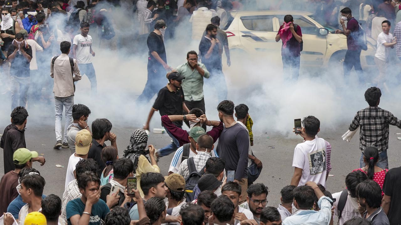 High Drama In Delhi As Protesters Clash With Cops Near Parliament