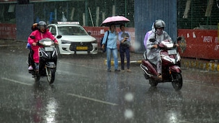 पहली बारिश में ही दिल्ली बेहाल, 15 फ्लाइट्स डायवर्ट; द्वारका एक्सप्रेसवे पर भी असर