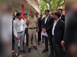 Delhi Police Apologise After Video Of Lawyers Being Manhandled Goes Viral