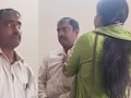 'मेरे को नोचेगा तू...', अश्&zwj;लील मैसेज भेजने वाले प्रोफेसर को छात्रा ने स&zwj;िखाया सबक, प&zwj;िटाई का VIDEO वायरल