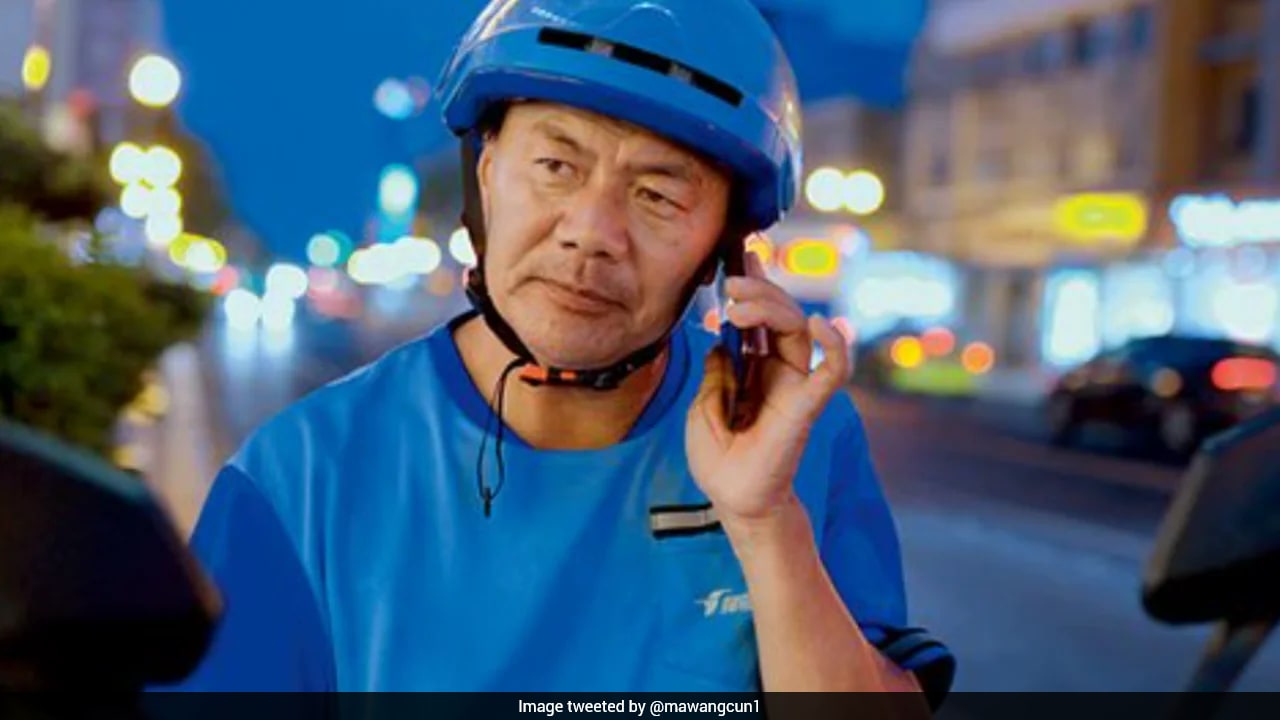 He Delivers Food By Day, Writes Poetry By Night. Now He Has Won China's Top Literary Prize