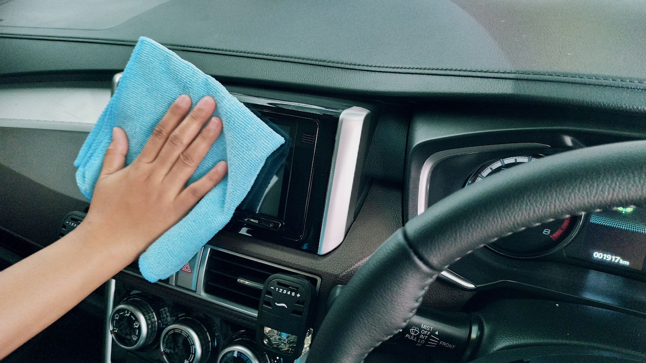 Why Microfibre Cloths Stop Absorbing Water After A Few Washes