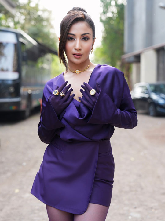Shreya Kalra Makes a Bold Statement in Regal Purple