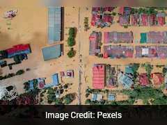 Chinese Teenager Skips Holiday, Travels 13 Hours To Help Flood Victims