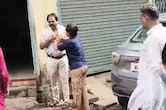 भाजपा बूथ अध्यक्ष की भतीजी ने की सरेराह पिटाई, 5 लाख के लोन को लेकर चल रहा विवाद
