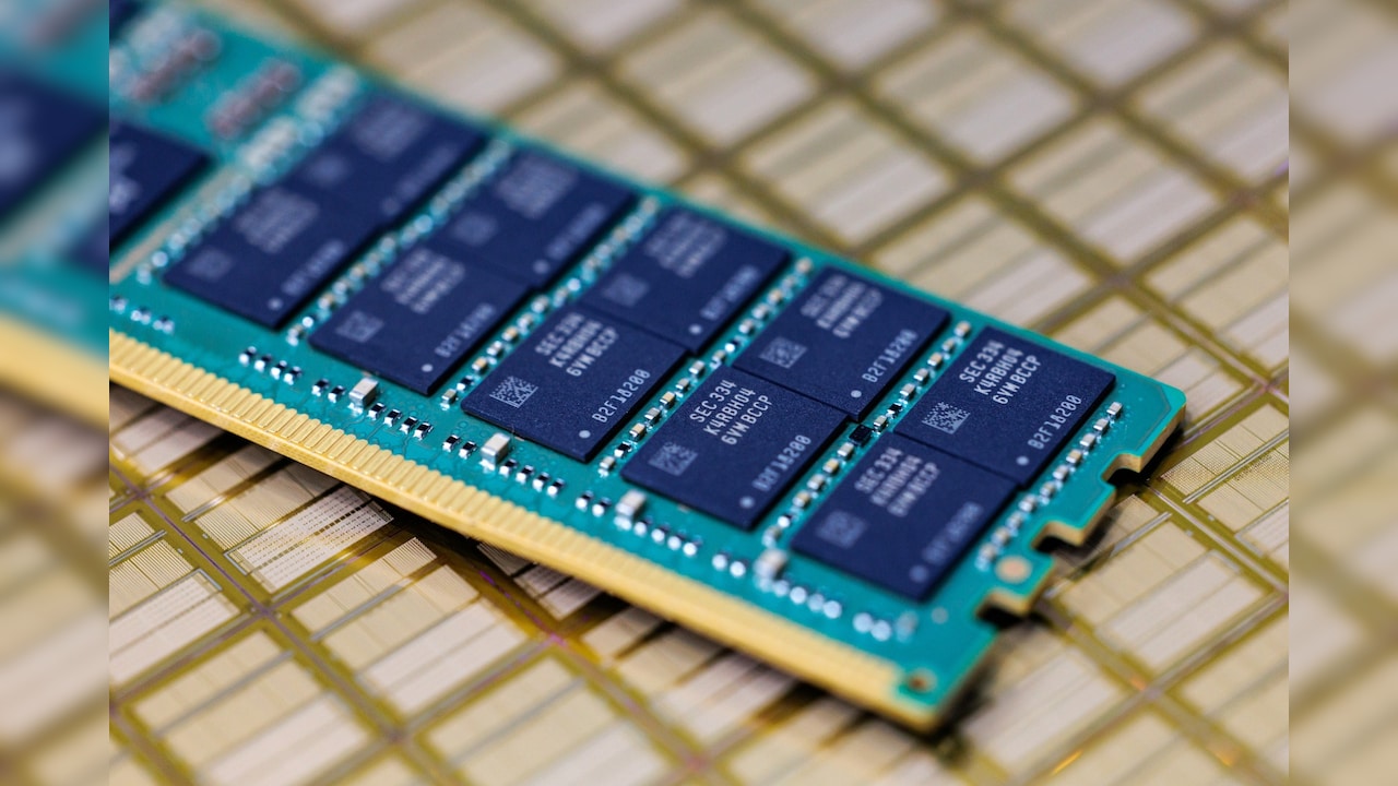 Samsung's Chip Profit Soared 250-Fold On AI Memory Shortages. Why Are Investors Not Celebrating?