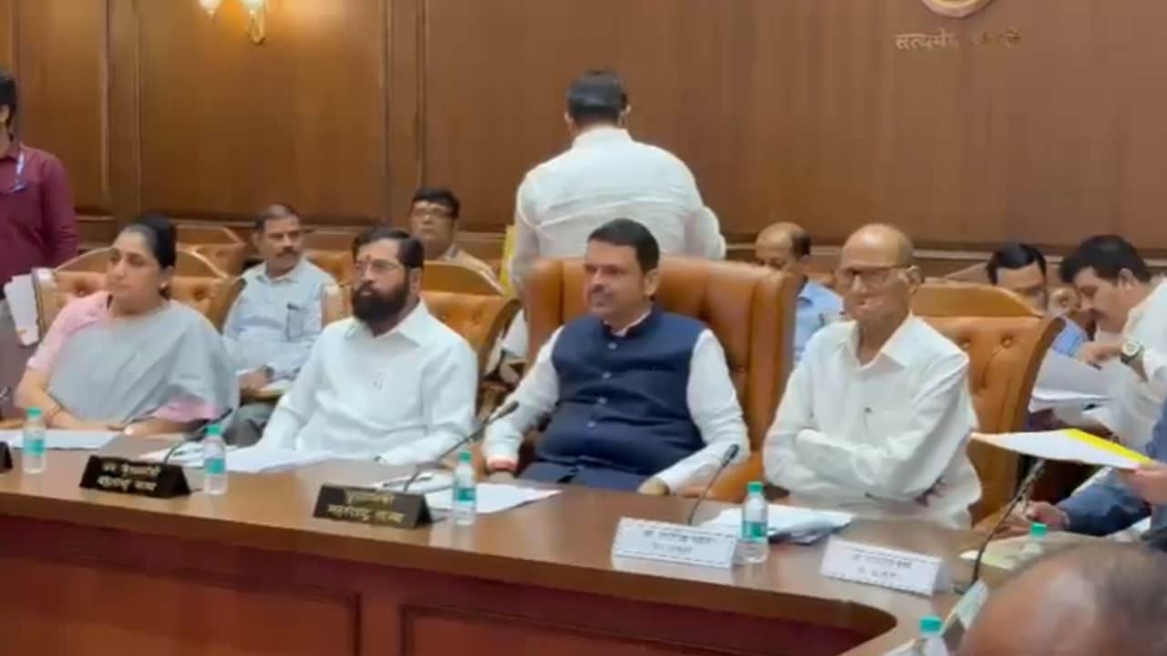 30 साल बाद अचानक विधान भवन क्यों पहुंचे शरद पवार? फडणवीस की बैठक में हुए शामिल, शिंदे से की मुलाकात