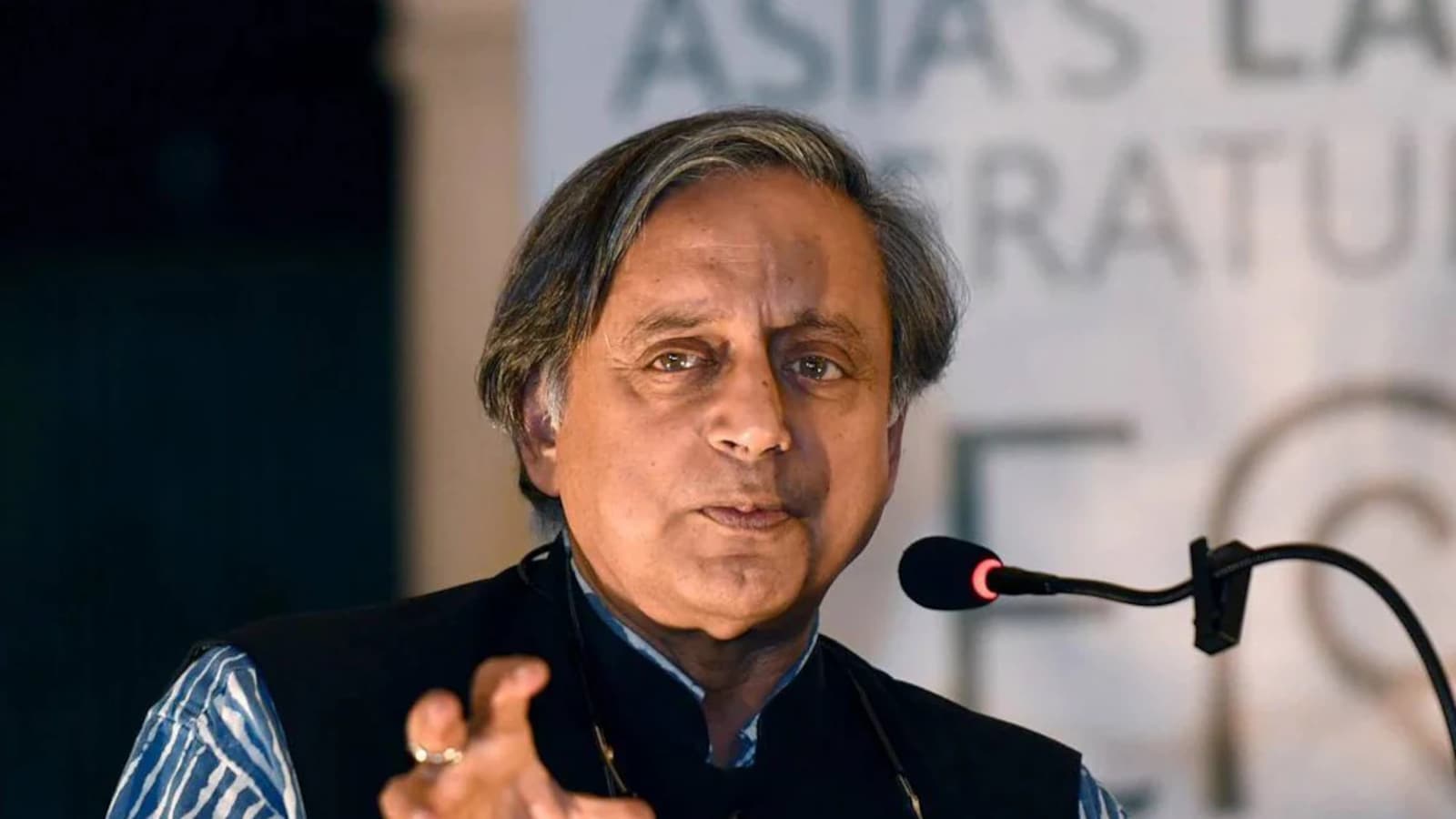 Shashi Tharoor Pens Open Letter To Jantar Mantar Protesters, Urges Sonam Wangchuk To End Hunger Strike