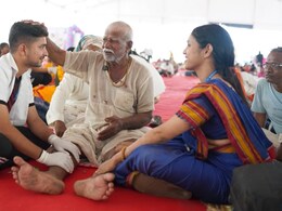 Ashadhi Wari : वारकऱ्यांच्या चेहऱ्यावर समाधान! सेवेला संत परंपरेची जोड; लोकसहभागातून साकारली 'चरणसेवा'