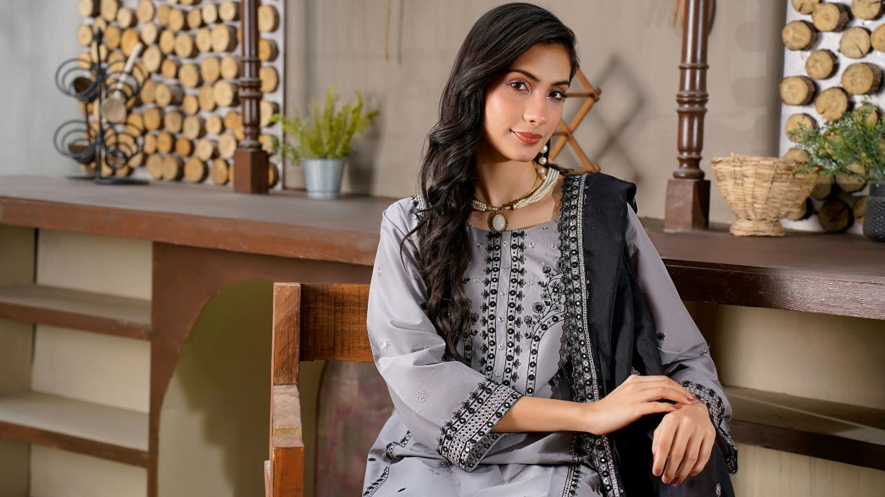 Best Ethnic Wear On Myntra: Varanga और Ishin के इन 5 एथनिक सेट्स और साड़ियों पर मिल रहा है बंपर डिस्काउंट