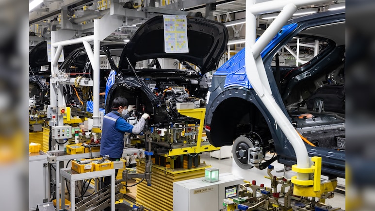Hyundai Motor Workers Strike Over Bonuses, Robot Job Security