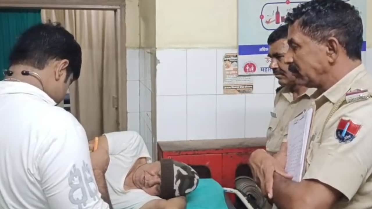 घर में अवैध हथियार बना रहा था 71 साल का बुजुर्ग, पकड़ने गई पुलिस को हालत देख आ गई दया