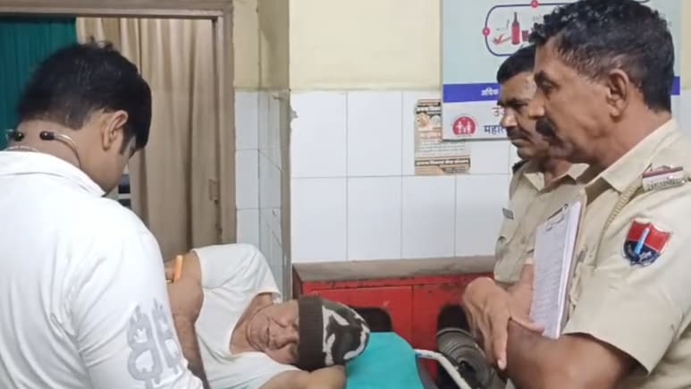 घर में अवैध हथियार बना रहा था 71 साल का बुजुर्ग, पकड़ने गई पुलिस को हालत देख आ गई दया