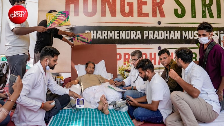 अन्ना आंदोलन से जली कांग्रेस सोनम वांगचुक पर कदम फूंक-फूंककर रख रही