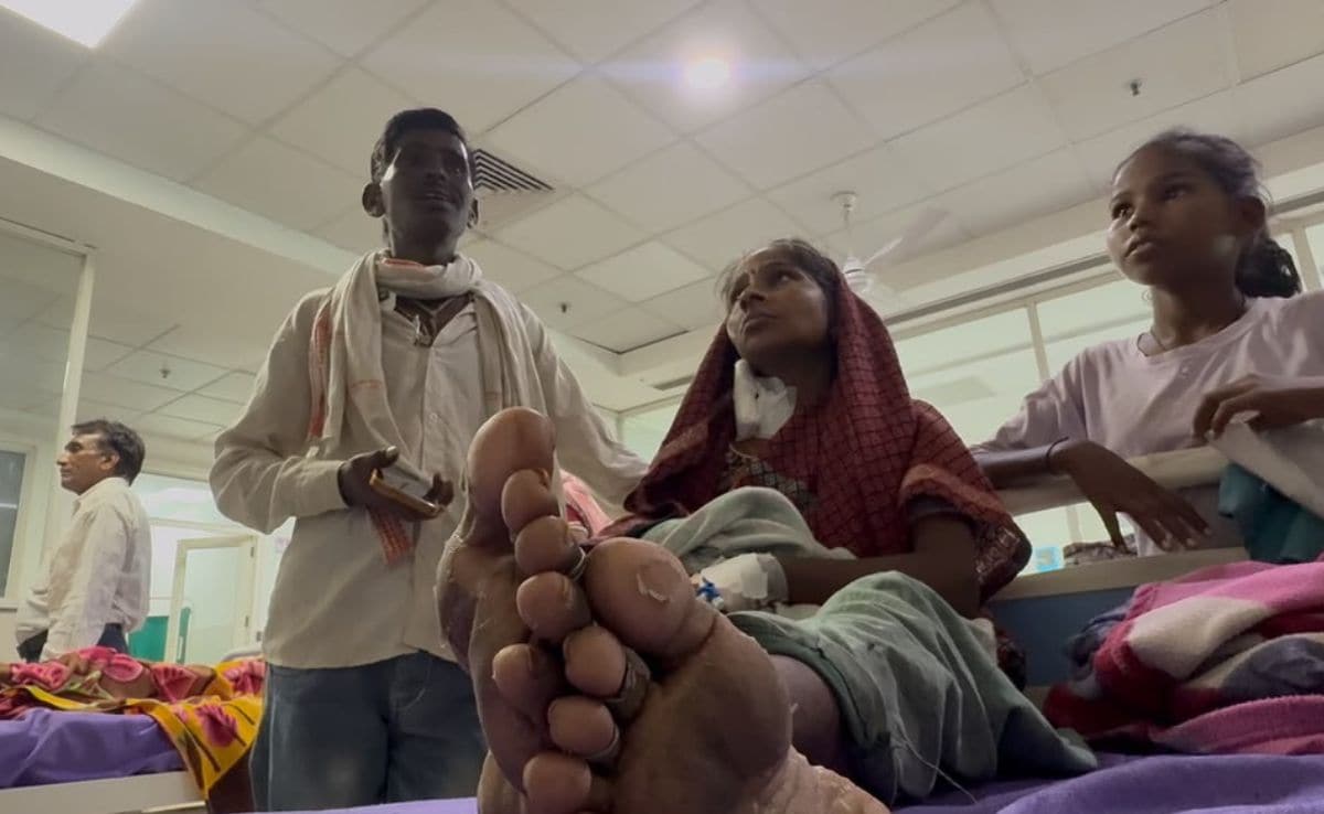 Sushila and her family at the Super Speciality Hospital, Kota. Several women, including Sushila, have been undergoing repeated dialysis. Sushila and her family at the Super Speciality Hospital, Kota. Several women, including Sushila, have been undergoing repeated dialysis.
