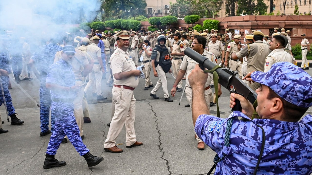 वेटिंलेटर पर है प्रदर्शन में पुलिस कार्रवाई में घायल हुई छात्रा,  डॉक्टरों ने दिया यह अपडेट