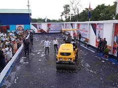 VIDEO : जब खुद 'ड्राइवर' बने CM हिमंत बिस्वा सरमा! रोड रोलर चलाकर कुचल दी 472 करोड़ की ड्रग्स