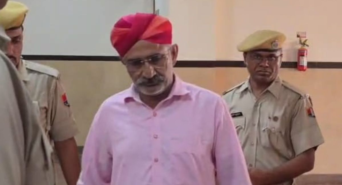 LDC परीक्षा में नकल कराने के मुख्‍यारोपी पदम स‍िंह सह‍ित 3 टीचर सस्पेंड, केंद्र अधीक्षक पर फैसला बाकी