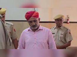 LDC परीक्षा में नकल कराने के मुख्&zwj;यारोपी पदम स&zwj;िंह सह&zwj;ित 3 टीचर सस्पेंड, केंद्र अधीक्षक पर फैसला बाकी