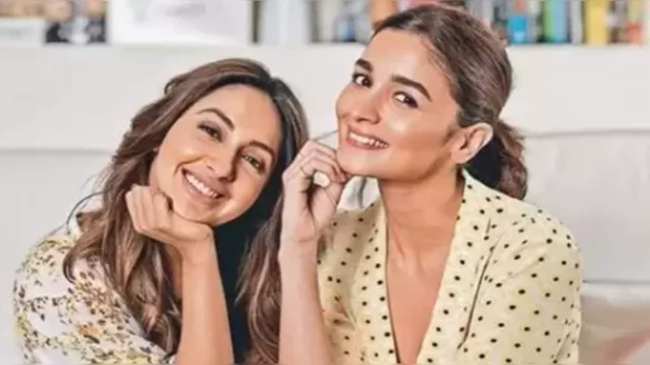 आलिया भट्ट ने बेस्टी आकांशा रंजन कपूर की प्री-वेडिंग पार्टी में मचाया धमाल,  शाहरुख के गाने पर किया परफॉर्म किया, वीडियो वायरल