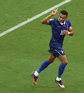 France vs England LIVE Score, FIFA World Cup 2026 Third-Place Playoff: France Comeback On? Kylian Mbappe Surpasses Lionel Messi, Michael Olise Equals Pele | FRA 2-4 ENG