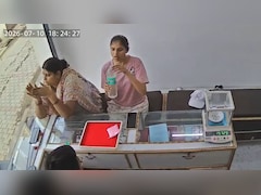 सीलबंद बोतल में था तेजाब? पानी समझकर पी गई युवती,  CCTV में कैद हुई घटना