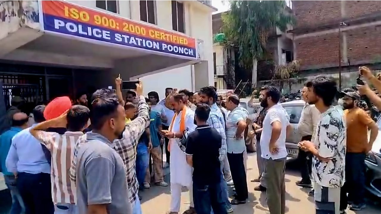 जम्मू-कश्मीर: क्रिश्चियन स्कूल ने तिलक, बिंदी, कलावा पर लगाई रोक, सनातन धर्म सभा के विरोध के बाद मांगी माफी