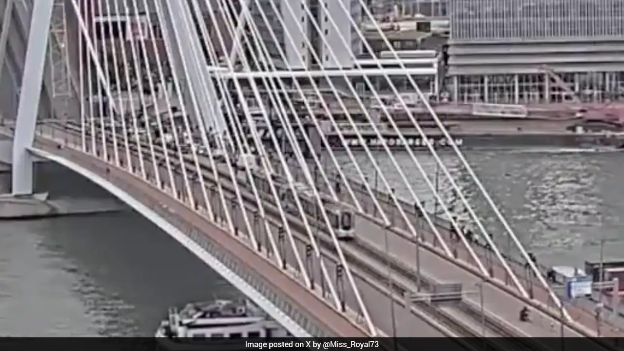 Two trams collide on Rotterdam’s Erasmus Bridge, injuring at least 15