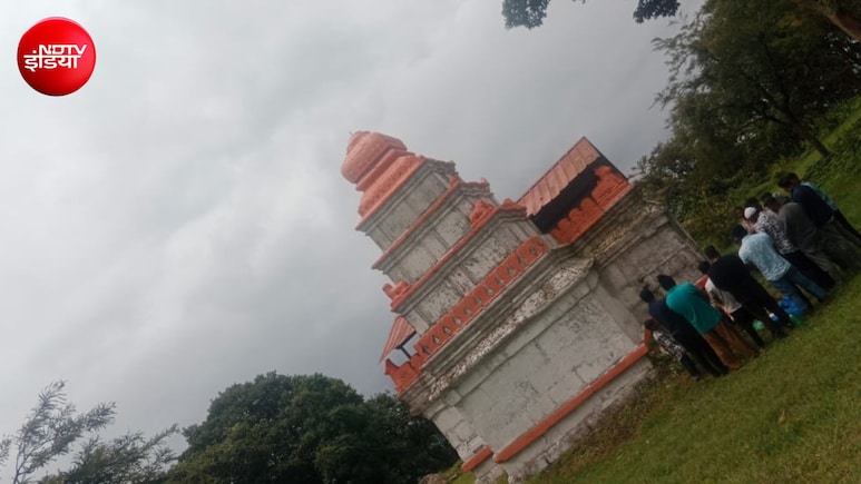 कर्नाटक: मंदिर में चादर चढ़ाए जाने का दावा, हिंदू संगठनों ने किया विरोध; इलाके में तनाव