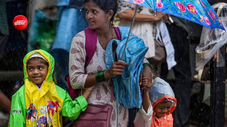 मुंबई में भारी बारिश अलर्ट: 6 जुलाई को स्कूल-कॉलेज रहेंगे बंद, BMC ने लोगों से की घरों में रहने की अपील