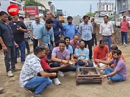 ओवरब्रिज निर्माण में लापरवाही: अधिकारियों की बेरुखी से फूटा जनता का गुस्सा, सर्विस रोड की मांग को लेकर किया चक्काजाम