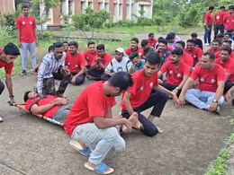 बार&zwj;िश के बीच बुरहानपुर में 150 'आपदा मित्र' तैयार, 12 लड़कियों ने भी ली ट्रेनिंग; बाढ़-भूकंप में बचाएंगे जाने