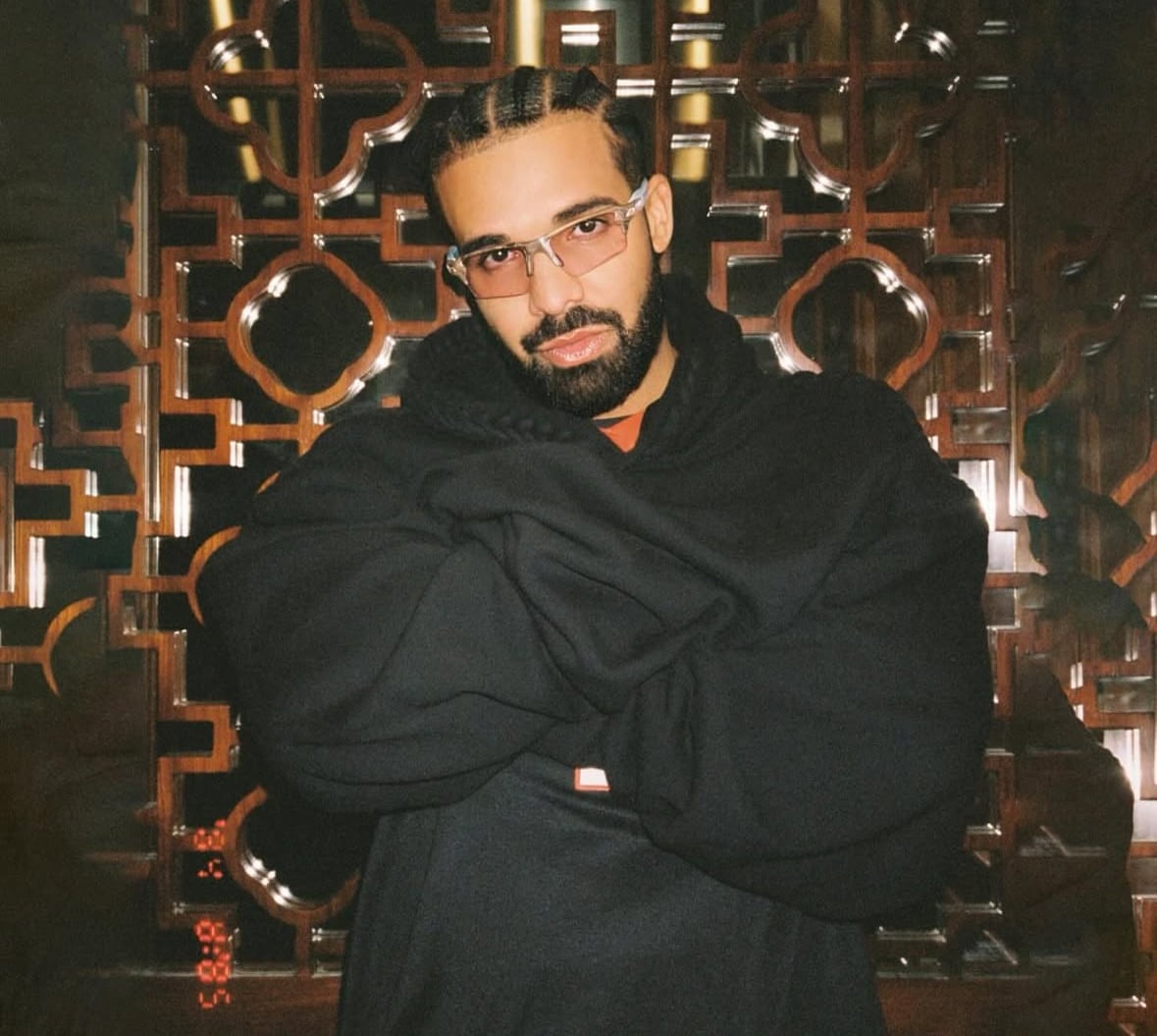 Drake reportedly places Rs 10 crore wager on Conor McGregor’s return fight